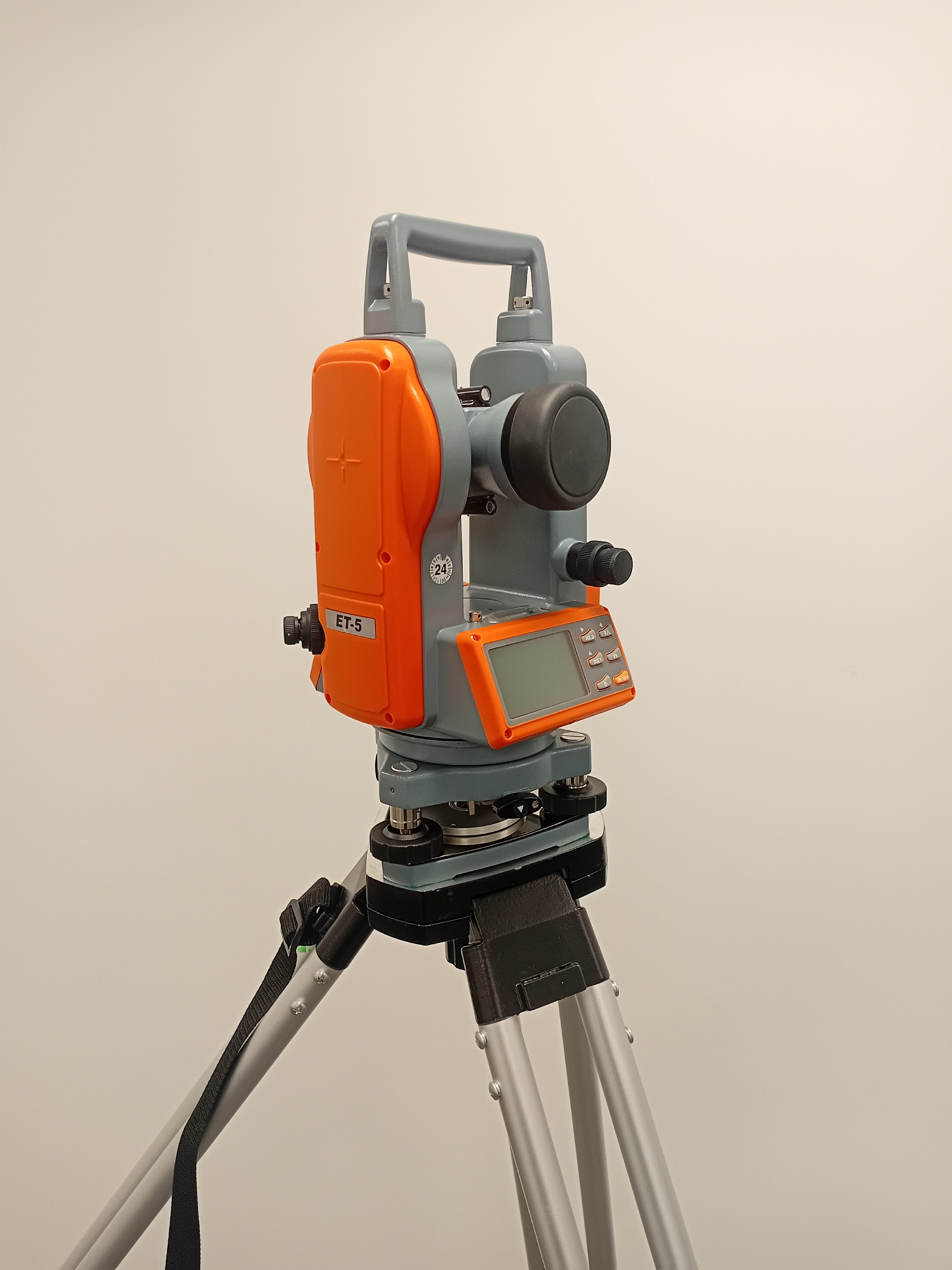 LOT DE 4 THEODOLITES NEDO ET5